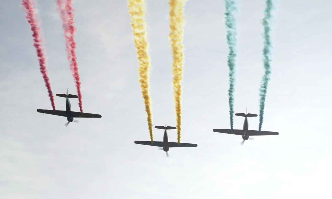 planes-trail-smoke-1300px planes-trail-smoke-1300px