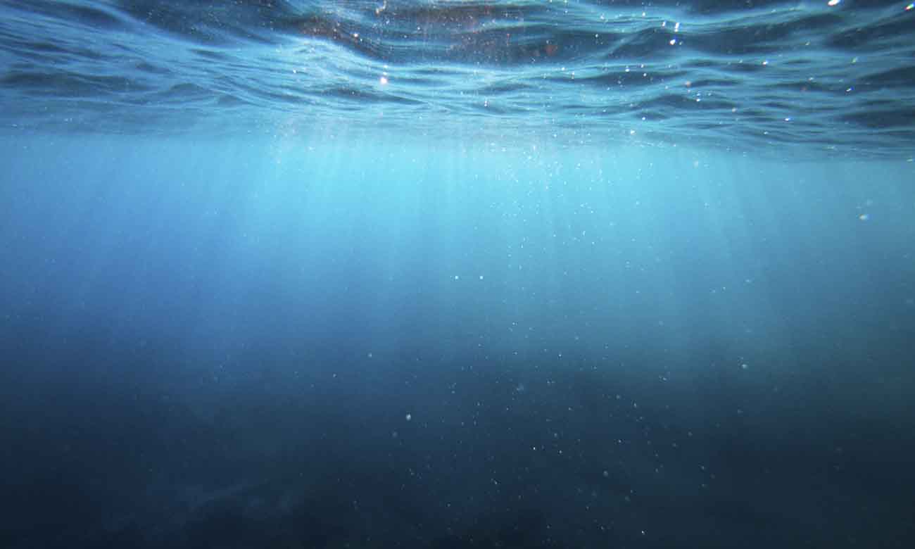 ocean-light-rayx-1300px ocean-light-rayx-1300px