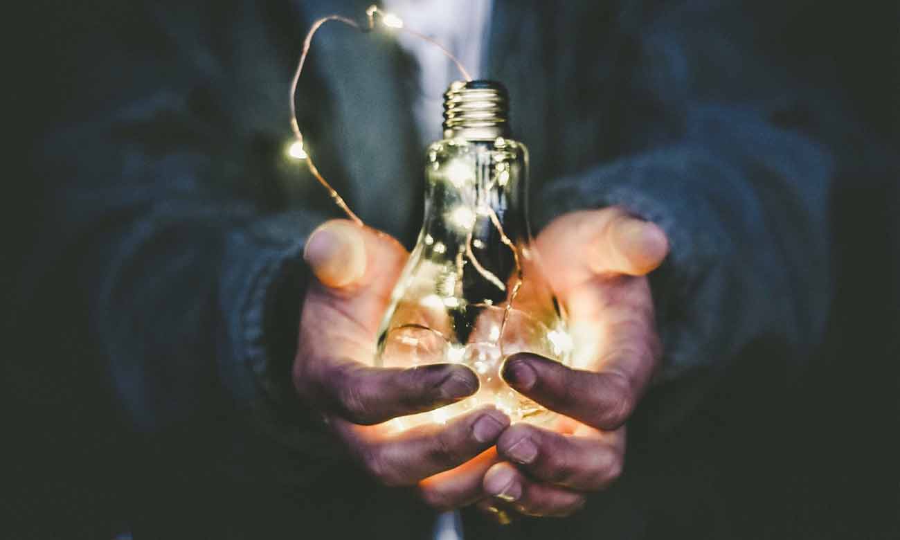 light-holdiing-man-1300px light-holdiing-man-1300px