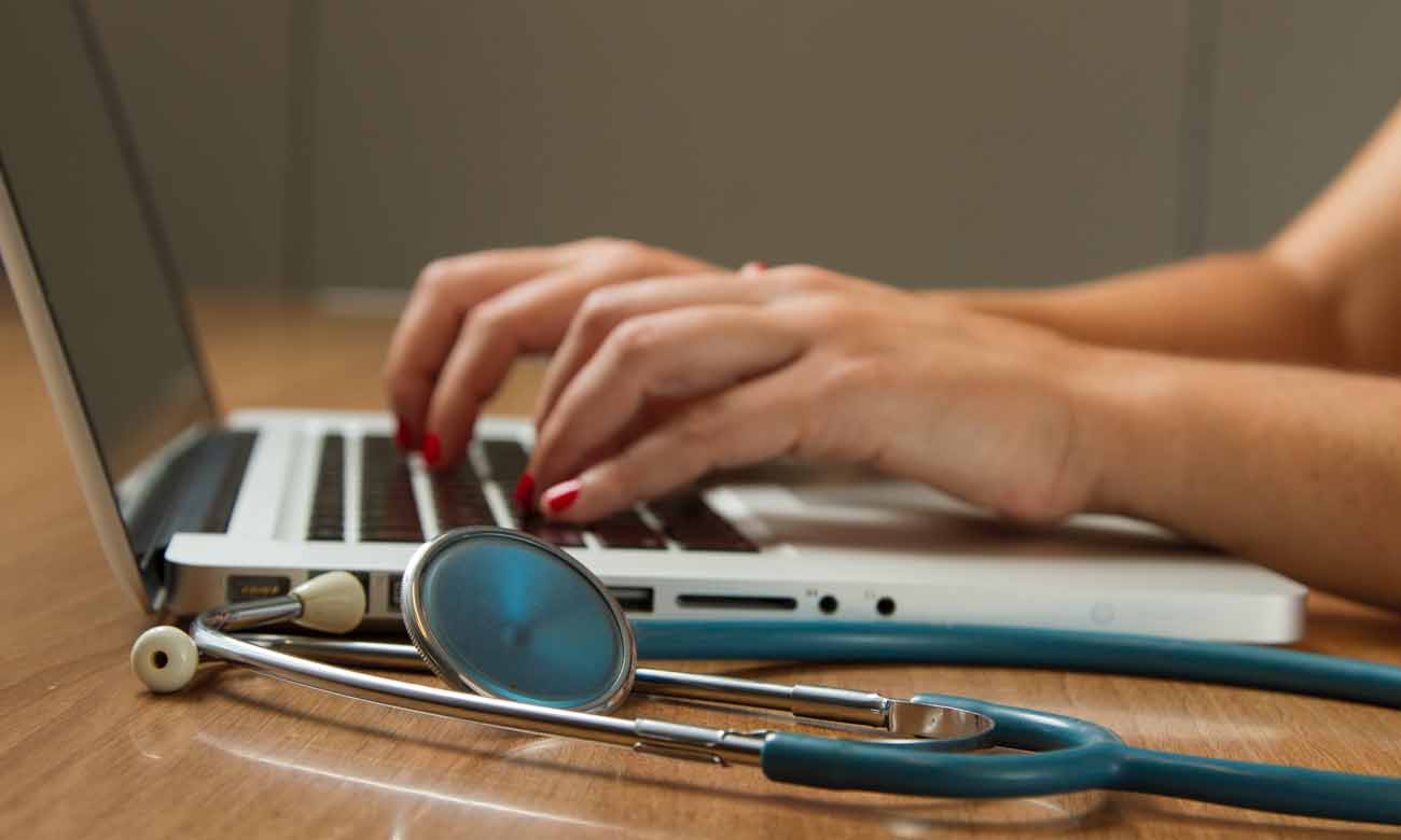 medical-laptop-1300px (1) medical-laptop-1300px (1)