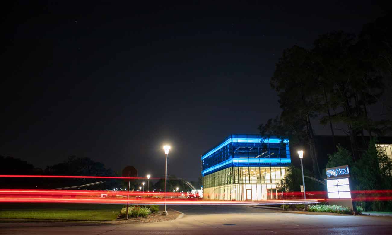 smart-building-lights-1300px (3) smart-building-lights-1300px (3)