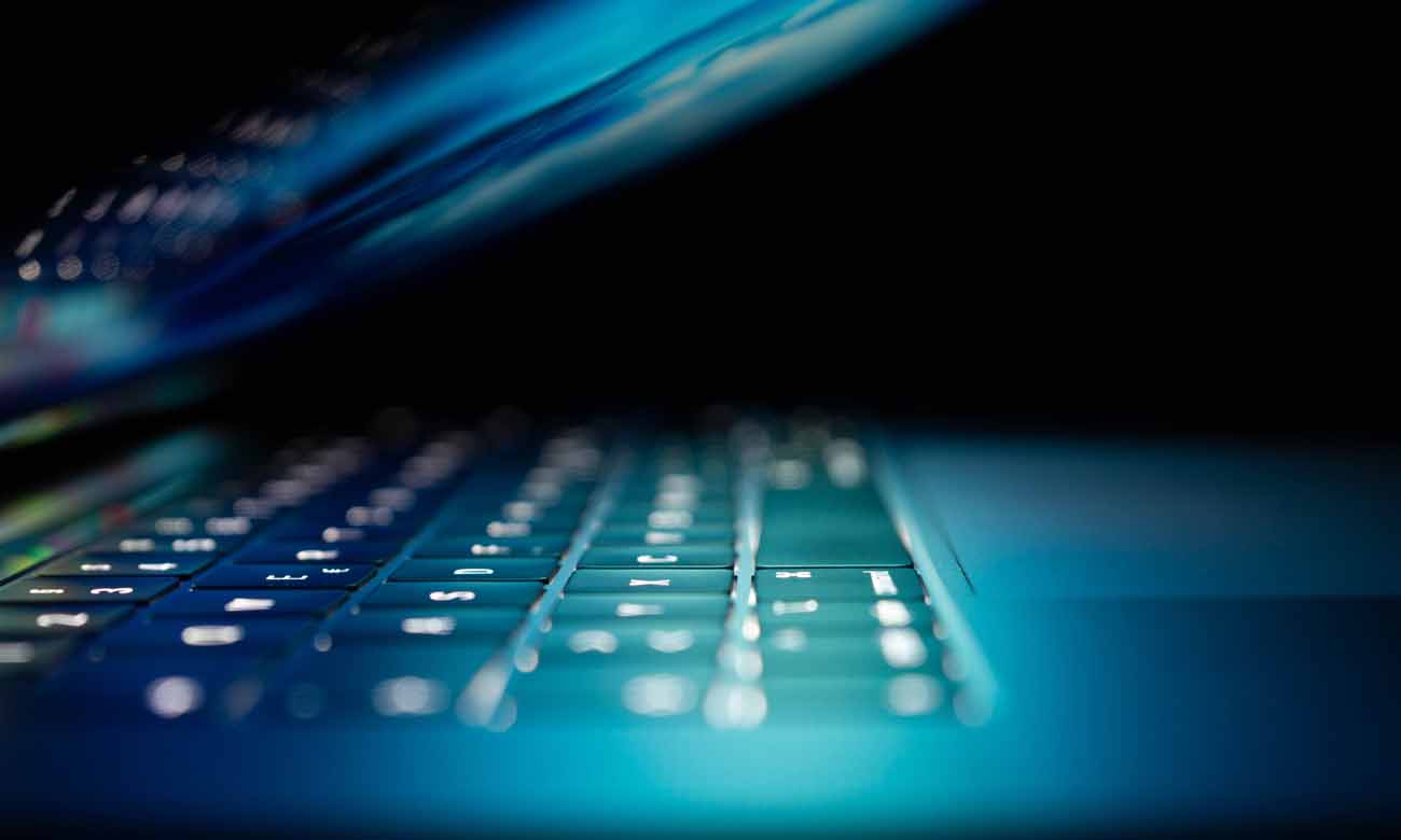 laptop-blue-light- 1300px laptop-blue-light- 1300px