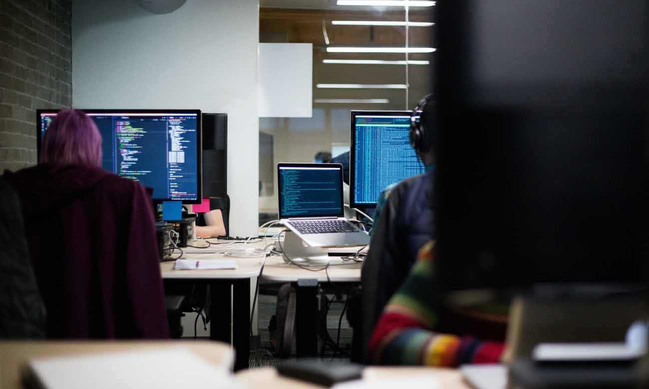 code-screen-office-1300px code-screen-office-1300px